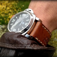 panerai logo sur bracelet montre cuir ammo