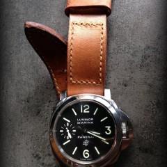 panerai logo sur bracelet montre cuir ammo