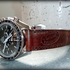 Omega Speedmaster sur bracelet montre cuir ammo