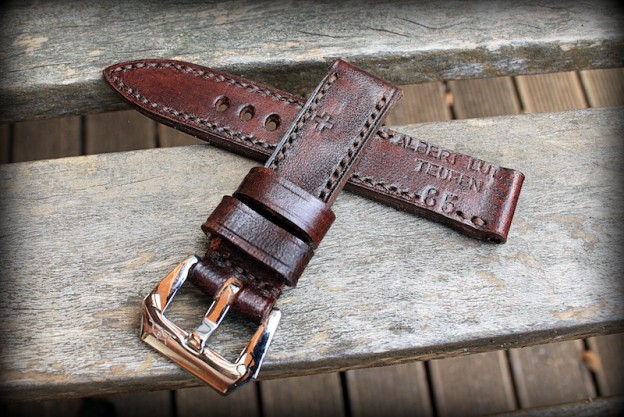 strap ammo suisse foncé avec inscription