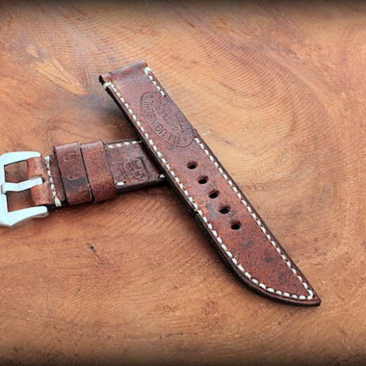 strap ammo suisse foncé avec inscription avec brin en lame de couteau