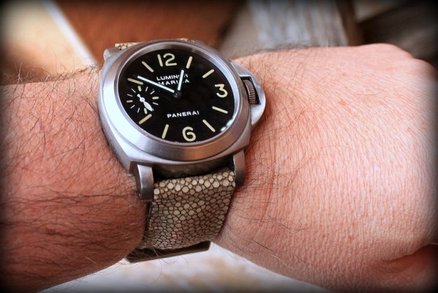 panerai 40 sur bracelet montre en galuchat