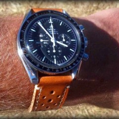 omega speedmaster sur strap man canotage