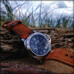 panerai logo sur strap ambra